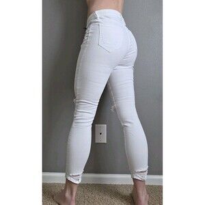 NWT Cello | Size 3 | Crop Skinny White Jeans Mid-Rise Distressed - 26W x 25L